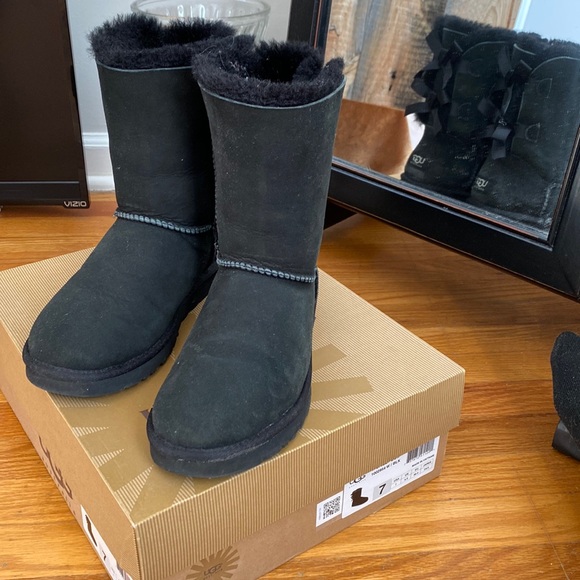 Black Bailey Bow Ugg Boots Medium Height - Worn - Picture 2 of 8